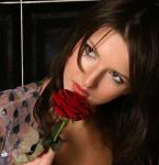 الصورة الرمزية سجينة الأحزان